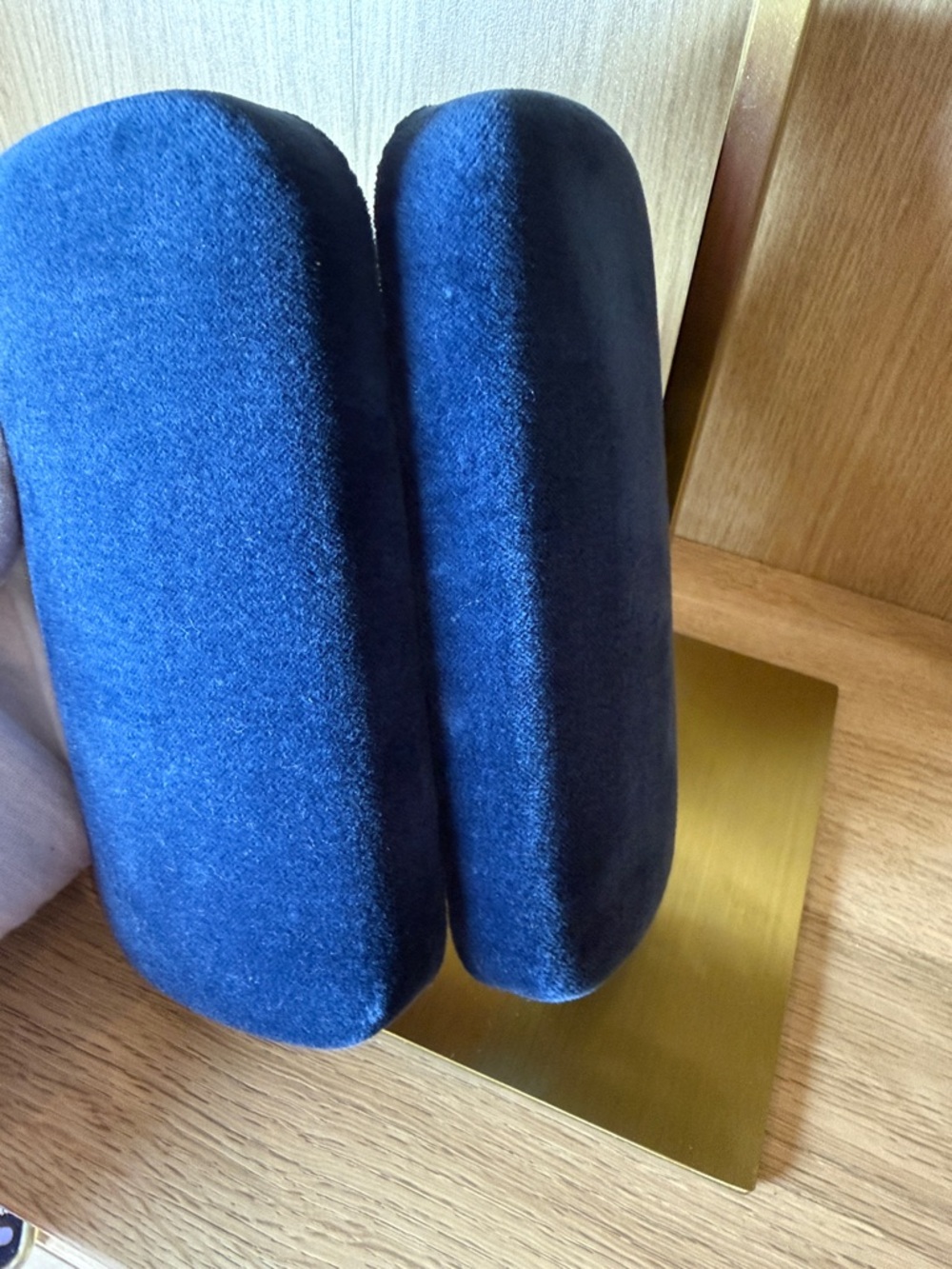 Gucci Velvet Sunglass Case in Blue with Burgundy Interior,dusty bag, wipe cloth - Picture 6 of 10
